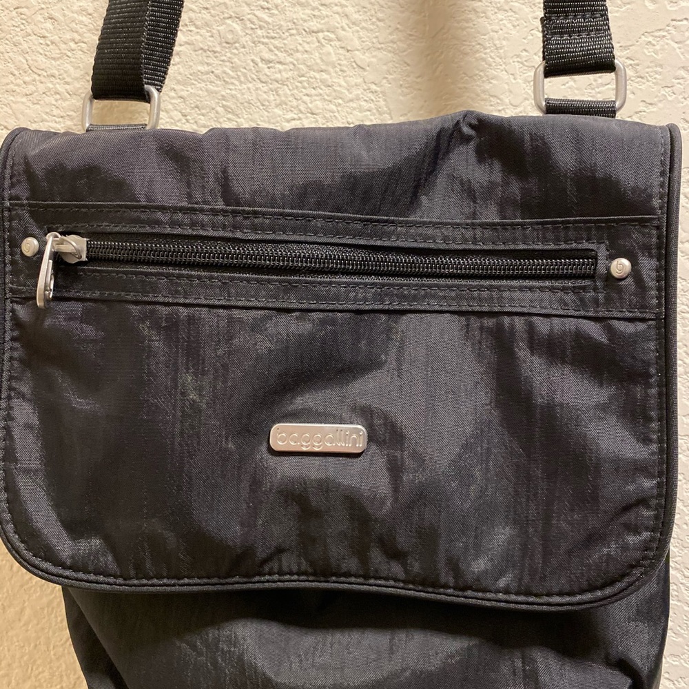 Baggallini purse- brand new! Never worn!